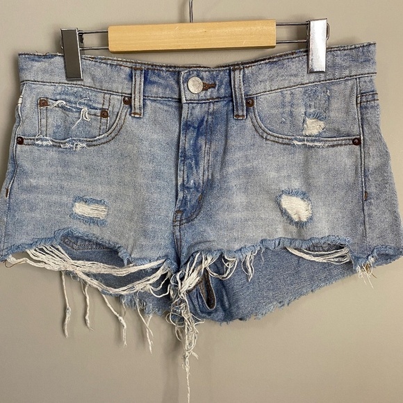BDG Urban Outfitters Distressed Denim Women's Light Wash Cut-off Jean Shorts - Picture 1 of 12